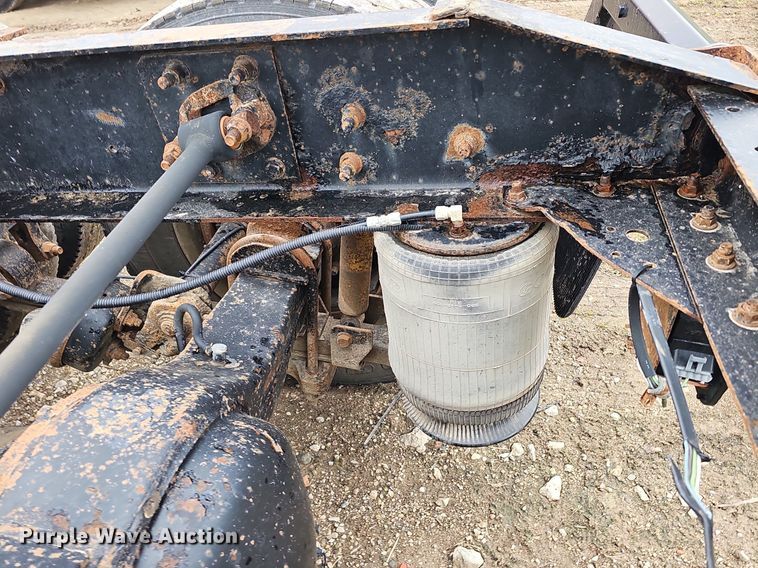 image for item DQ8667 2003 International 9200i semi truck