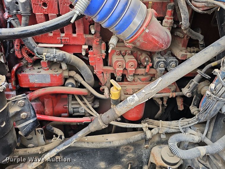 image for item DQ8667 2003 International 9200i semi truck