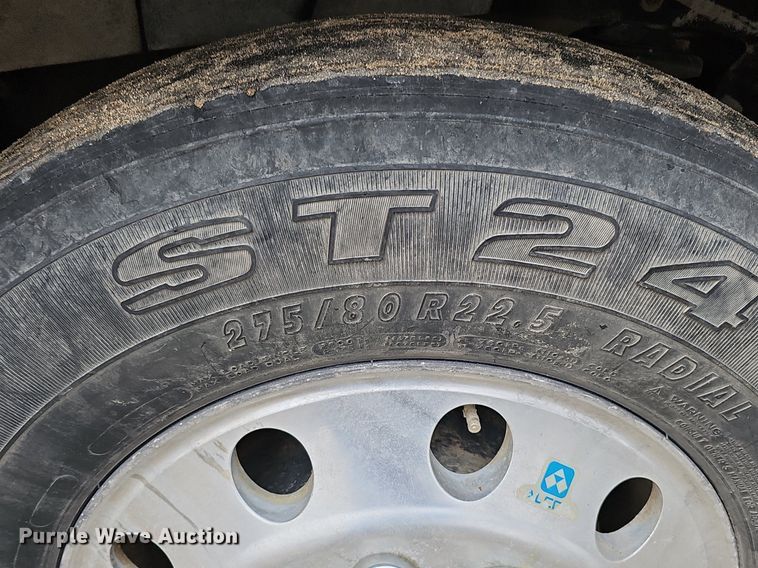 image for item DQ8667 2003 International 9200i semi truck