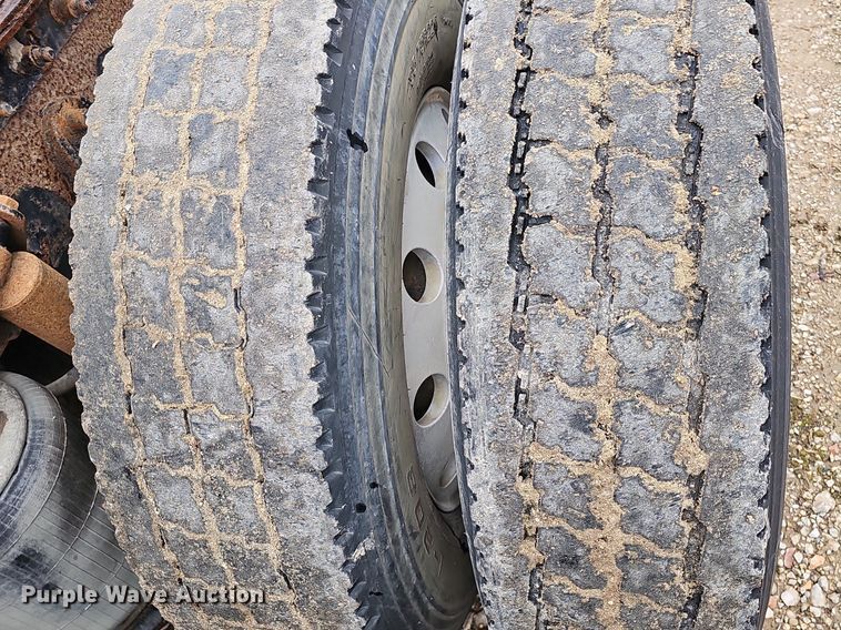 image for item DQ8667 2003 International 9200i semi truck