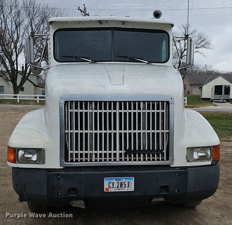 image for item DQ8668 1997 International 9400 semi truck