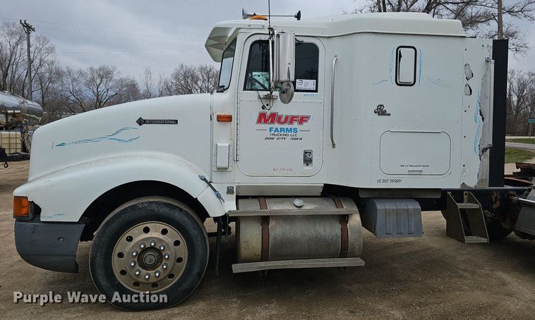 image for item DQ8668 1997 International 9400 semi truck