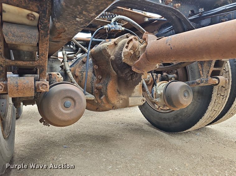 image for item DQ8668 1997 International 9400 semi truck