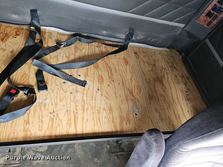 image for item DQ8668 1997 International 9400 semi truck