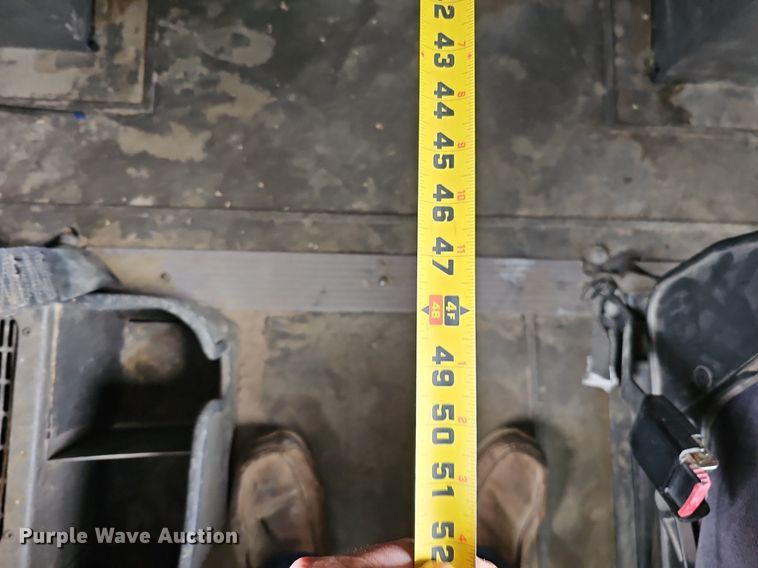 image for item DQ8668 1997 International 9400 semi truck