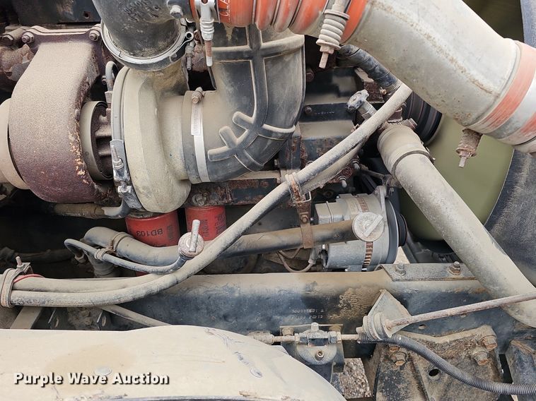 image for item DQ8668 1997 International 9400 semi truck