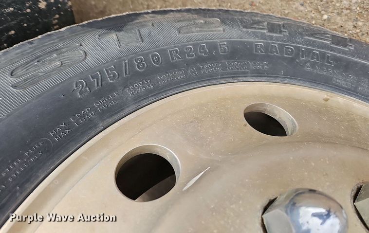 image for item DQ8668 1997 International 9400 semi truck