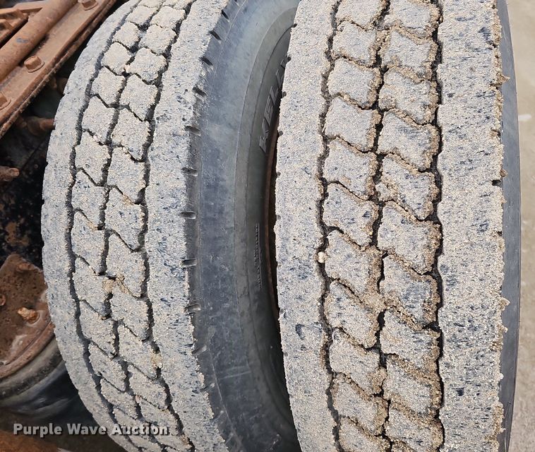 image for item DQ8668 1997 International 9400 semi truck