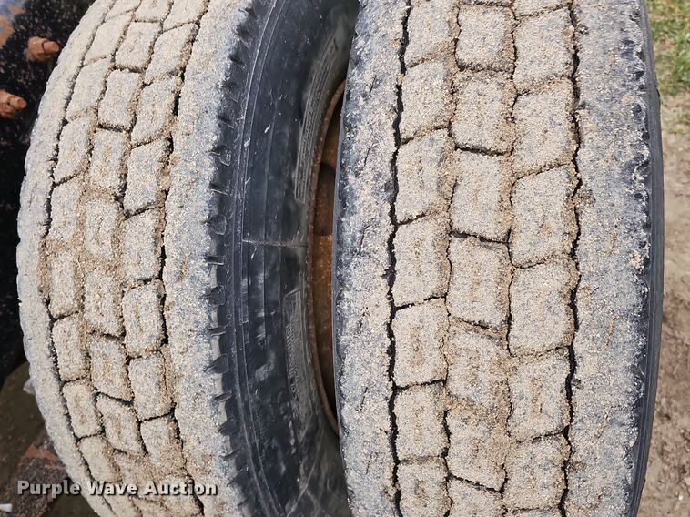 image for item DQ8668 1997 International 9400 semi truck