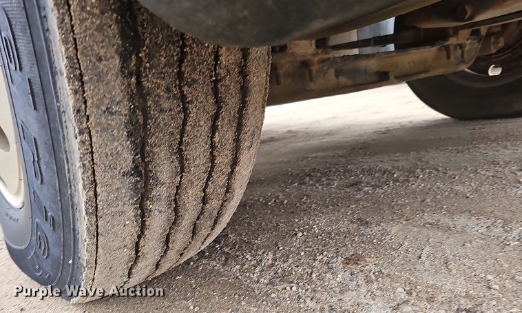 image for item DQ8668 1997 International 9400 semi truck