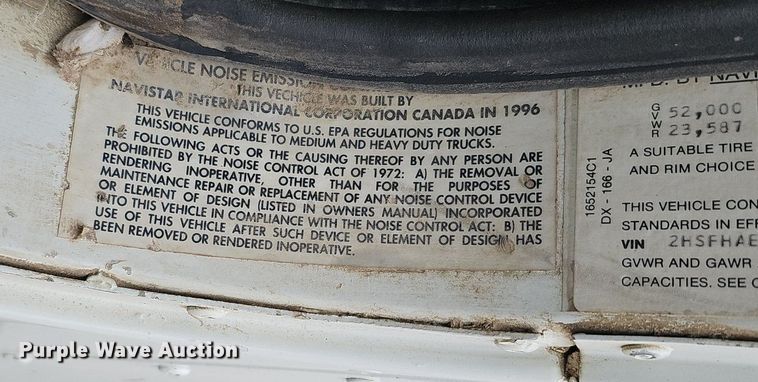 image for item DQ8668 1997 International 9400 semi truck