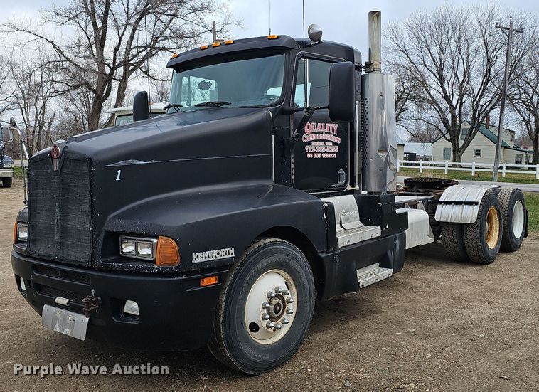 image for item DQ8669 1992 Kenworth T660 semi truck