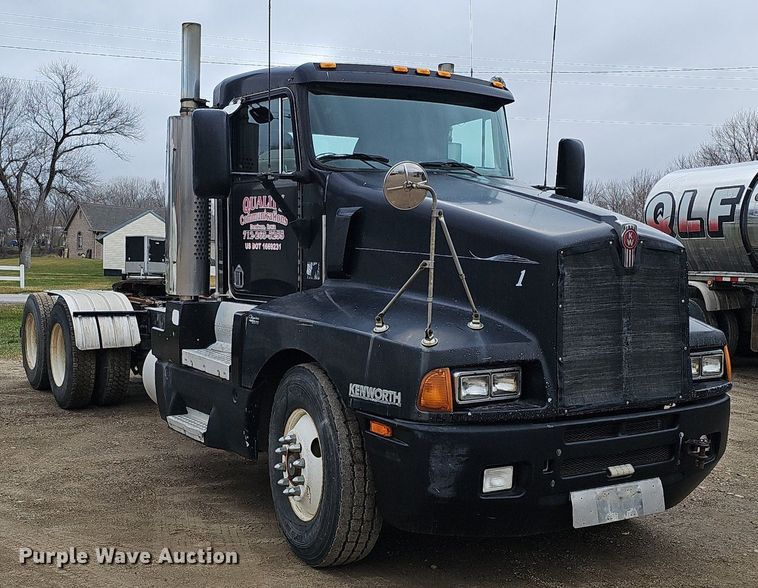 image for item DQ8669 1992 Kenworth T660 semi truck