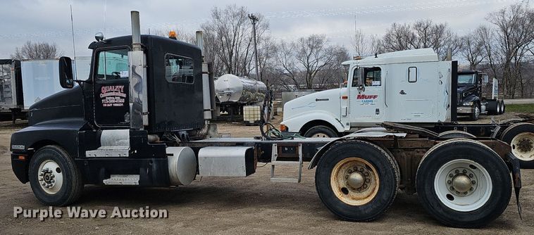 image for item DQ8669 1992 Kenworth T660 semi truck