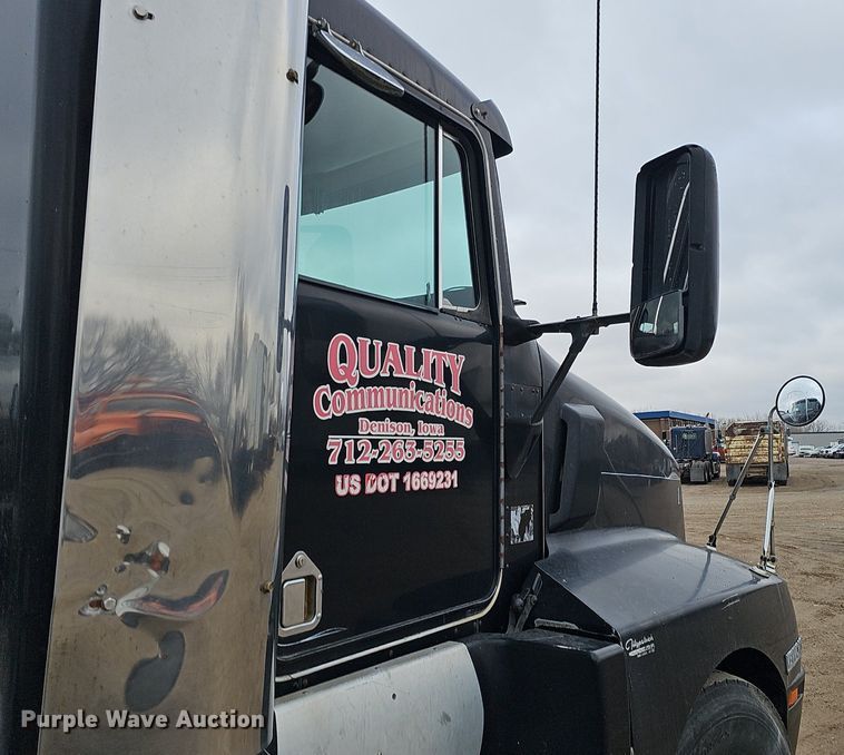 image for item DQ8669 1992 Kenworth T660 semi truck