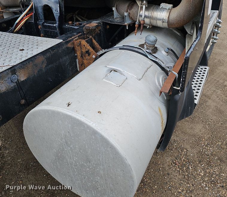 image for item DQ8669 1992 Kenworth T660 semi truck