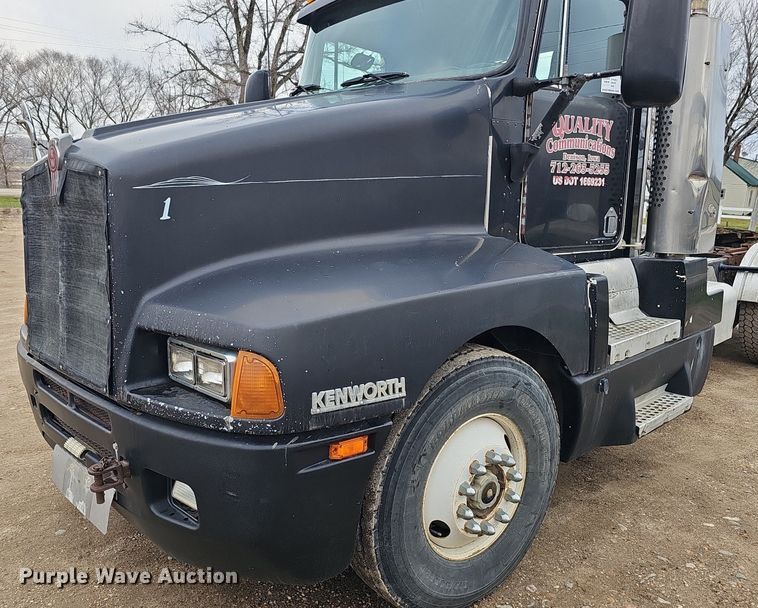 image for item DQ8669 1992 Kenworth T660 semi truck