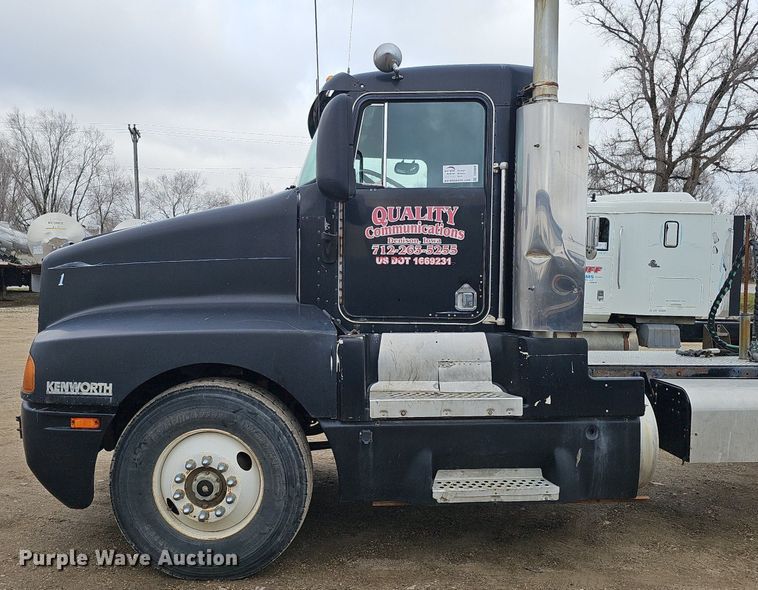 image for item DQ8669 1992 Kenworth T660 semi truck