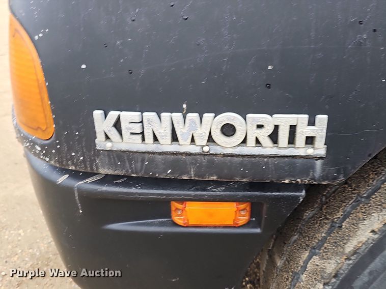 image for item DQ8669 1992 Kenworth T660 semi truck