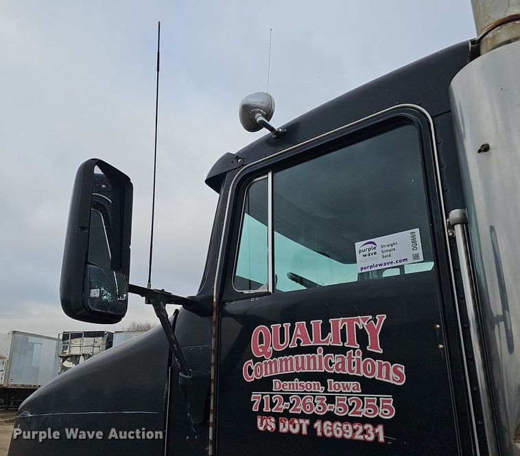 image for item DQ8669 1992 Kenworth T660 semi truck