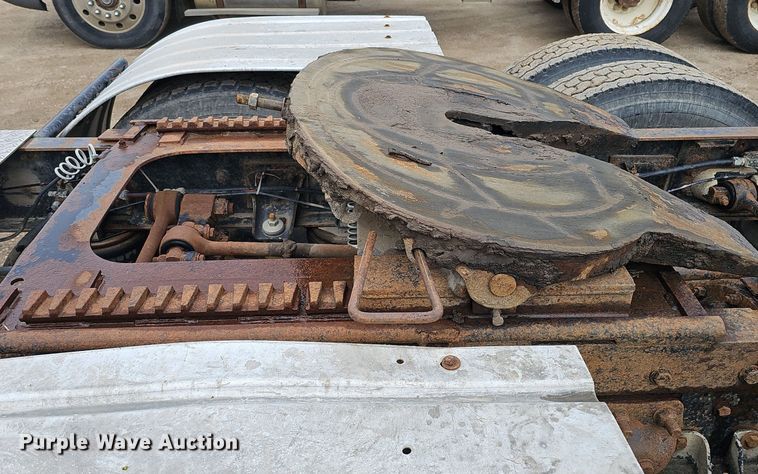 image for item DQ8669 1992 Kenworth T660 semi truck