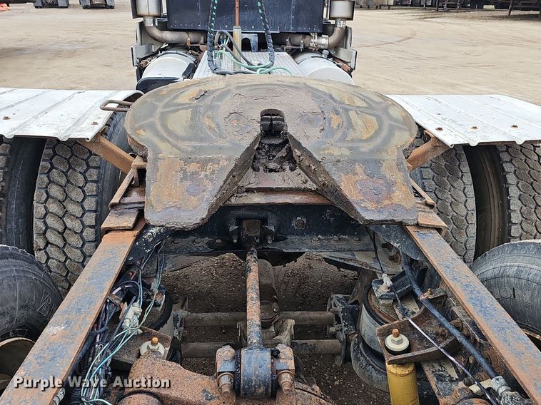 image for item DQ8669 1992 Kenworth T660 semi truck