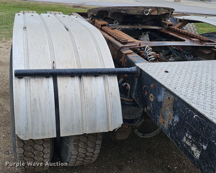 image for item DQ8669 1992 Kenworth T660 semi truck