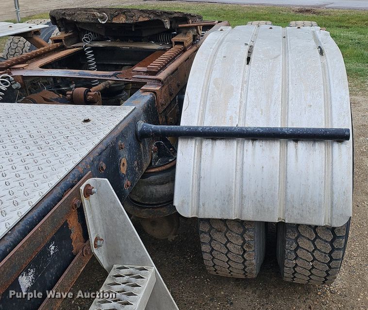 image for item DQ8669 1992 Kenworth T660 semi truck