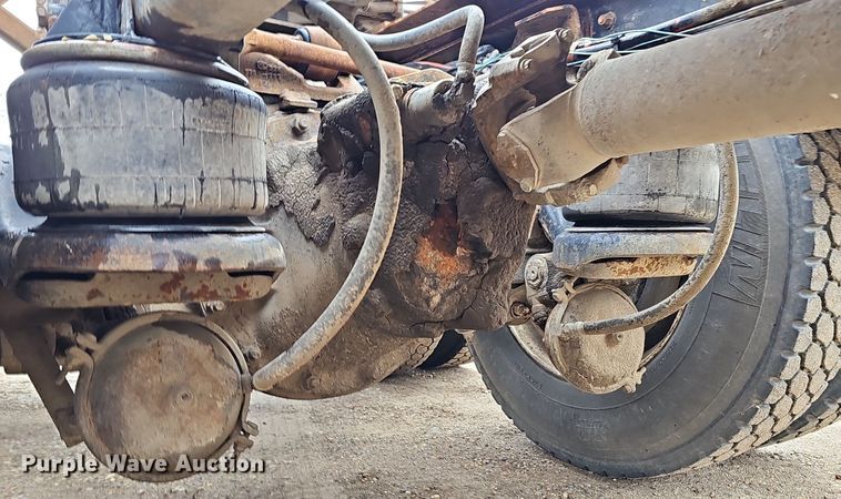 image for item DQ8669 1992 Kenworth T660 semi truck