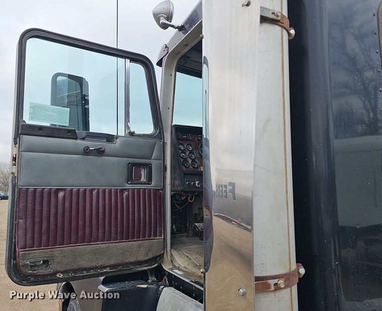 image for item DQ8669 1992 Kenworth T660 semi truck