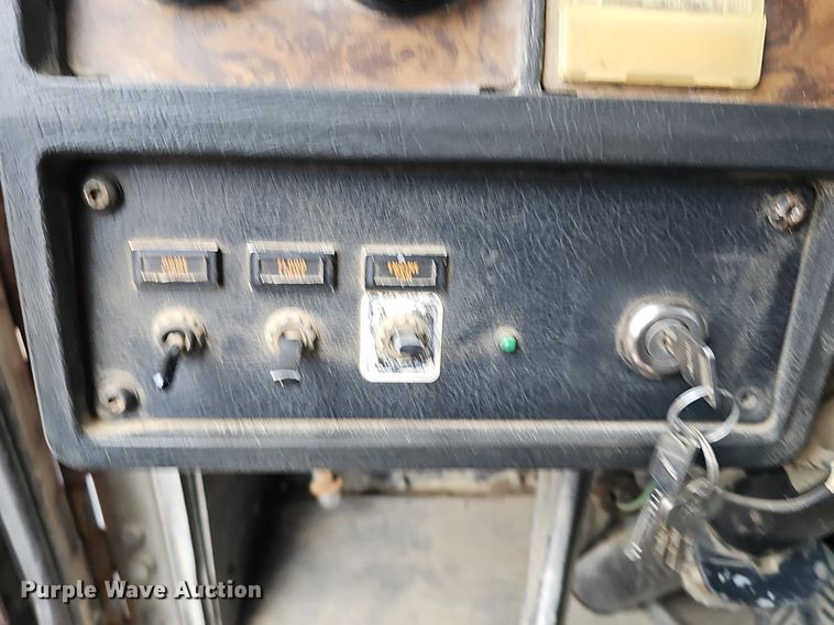 image for item DQ8669 1992 Kenworth T660 semi truck