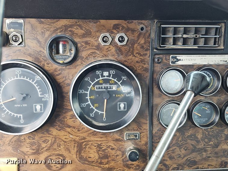 image for item DQ8669 1992 Kenworth T660 semi truck