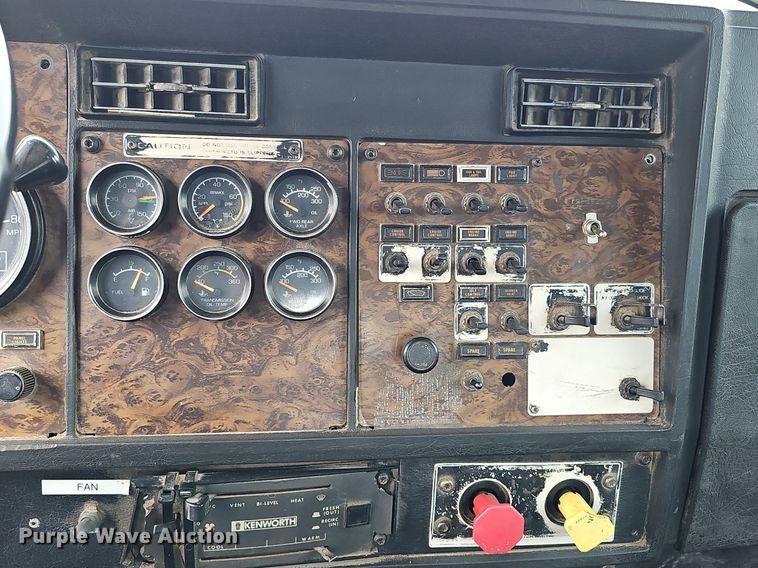 image for item DQ8669 1992 Kenworth T660 semi truck