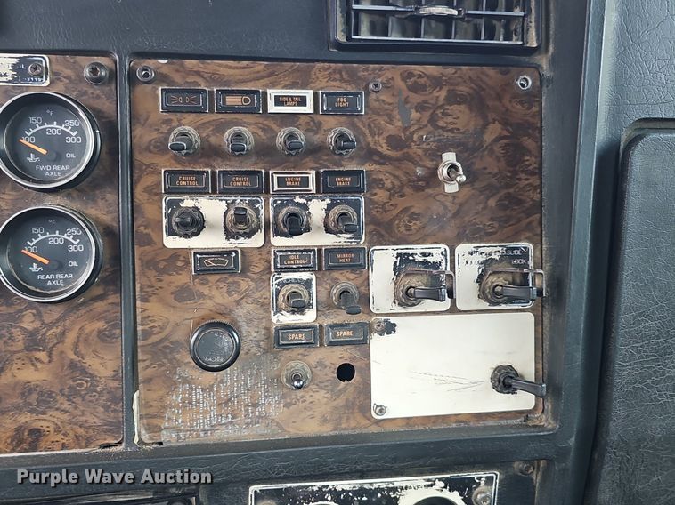 image for item DQ8669 1992 Kenworth T660 semi truck