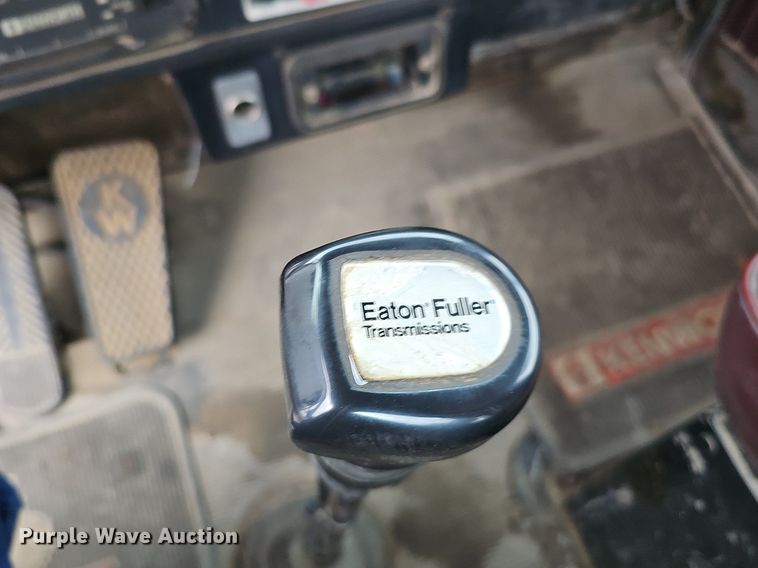 image for item DQ8669 1992 Kenworth T660 semi truck