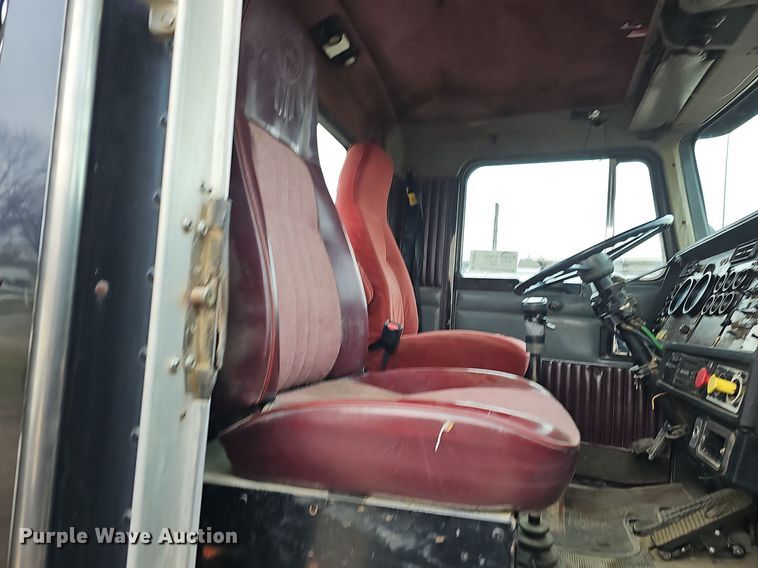 image for item DQ8669 1992 Kenworth T660 semi truck