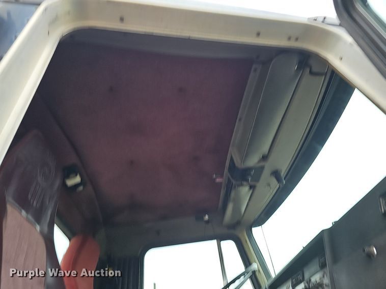 image for item DQ8669 1992 Kenworth T660 semi truck