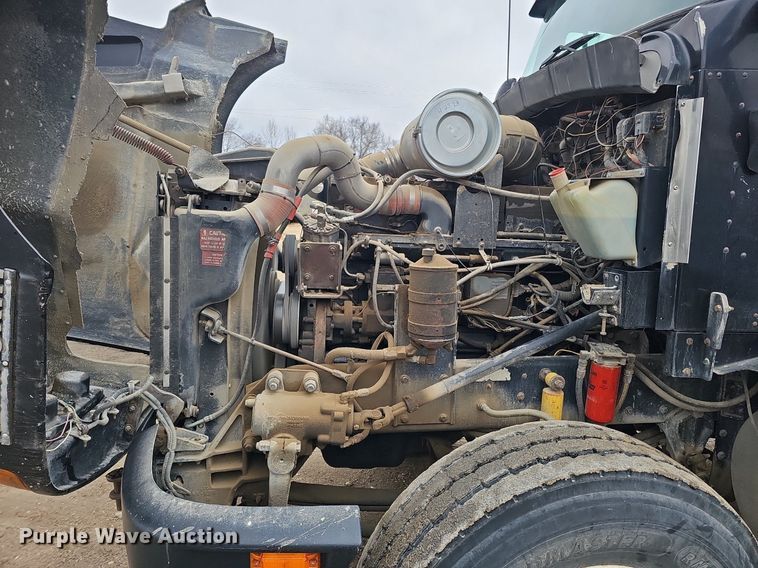 image for item DQ8669 1992 Kenworth T660 semi truck