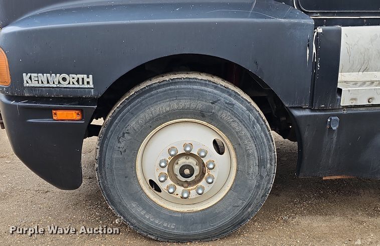 image for item DQ8669 1992 Kenworth T660 semi truck