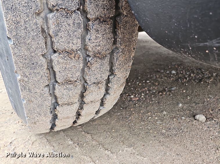 image for item DQ8669 1992 Kenworth T660 semi truck