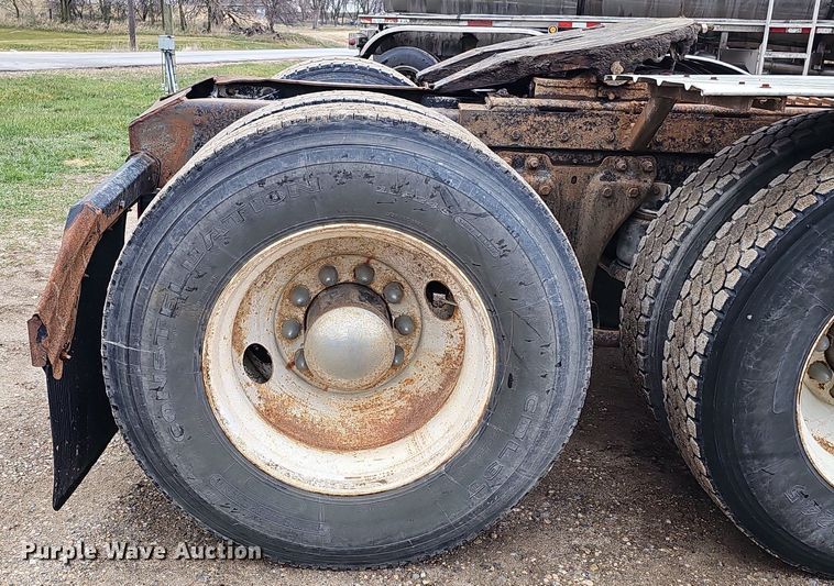 image for item DQ8669 1992 Kenworth T660 semi truck