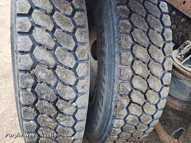 image for item DQ8669 1992 Kenworth T660 semi truck