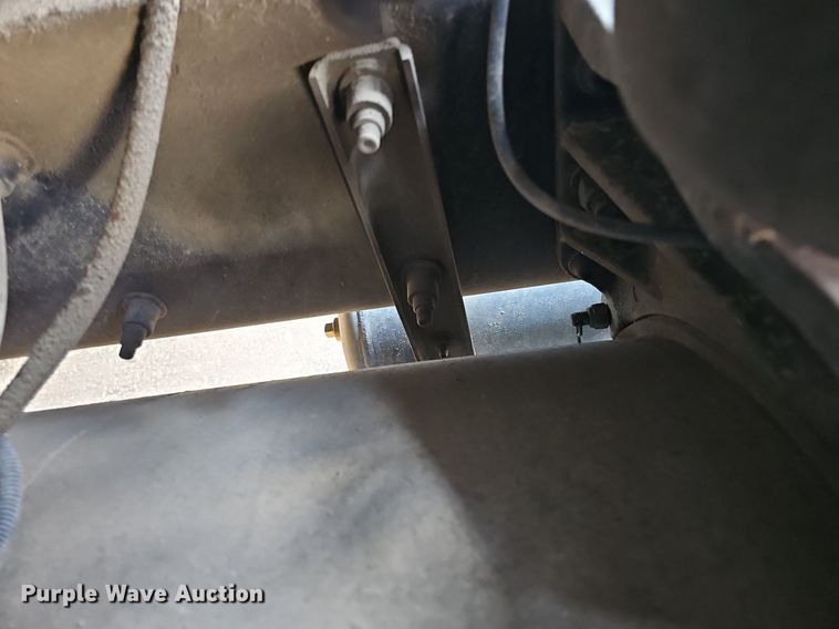 image for item DQ8697 2016 Peterbilt 579 semi truck