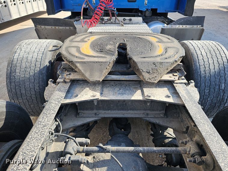 image for item DQ8697 2016 Peterbilt 579 semi truck