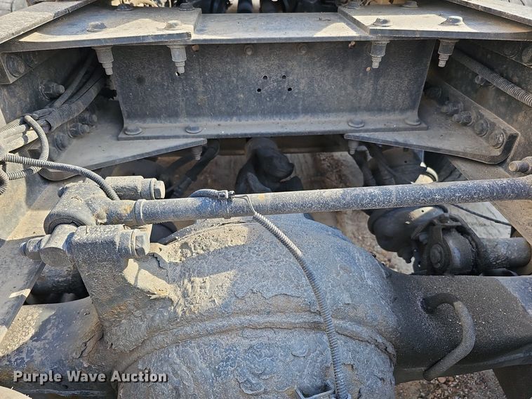 image for item DQ8697 2016 Peterbilt 579 semi truck