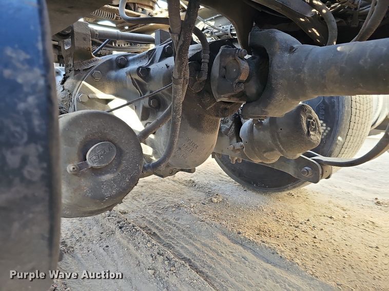 image for item DQ8697 2016 Peterbilt 579 semi truck