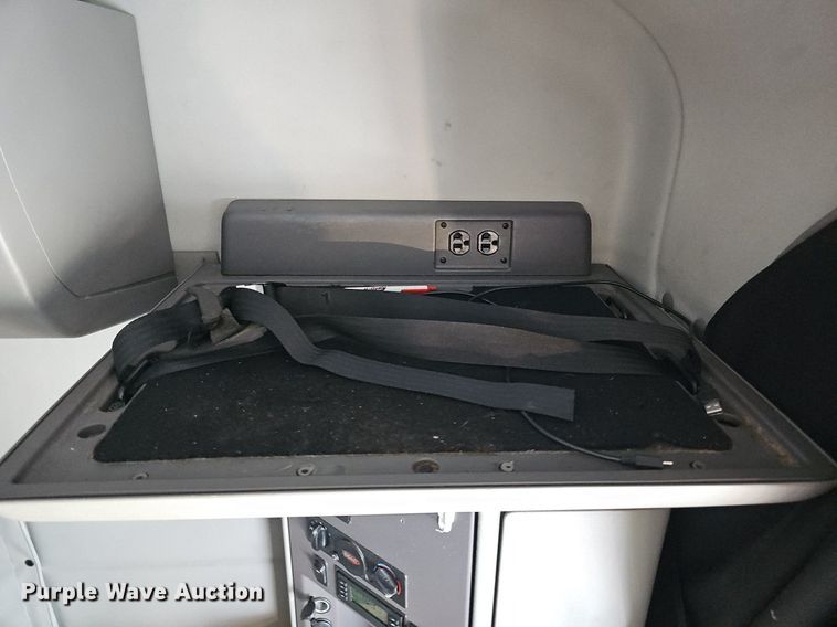 image for item DQ8697 2016 Peterbilt 579 semi truck