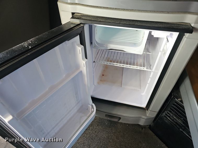 image for item DQ8697 2016 Peterbilt 579 semi truck