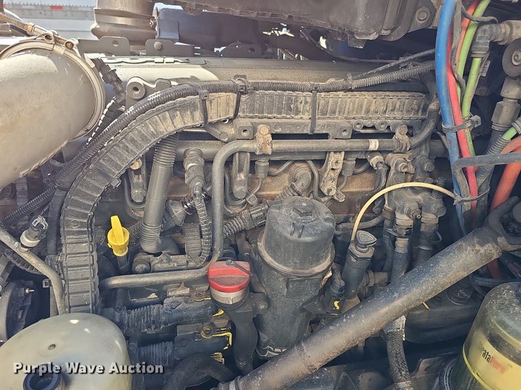 image for item DQ8697 2016 Peterbilt 579 semi truck