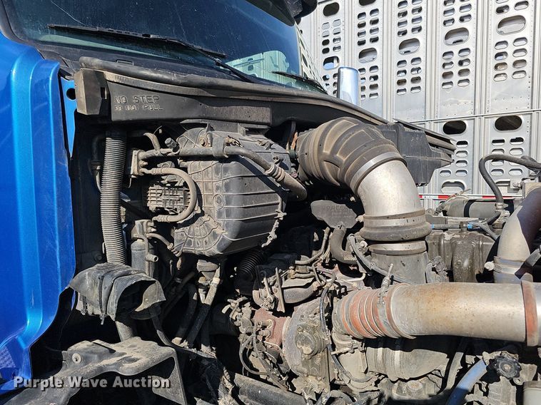 image for item DQ8697 2016 Peterbilt 579 semi truck